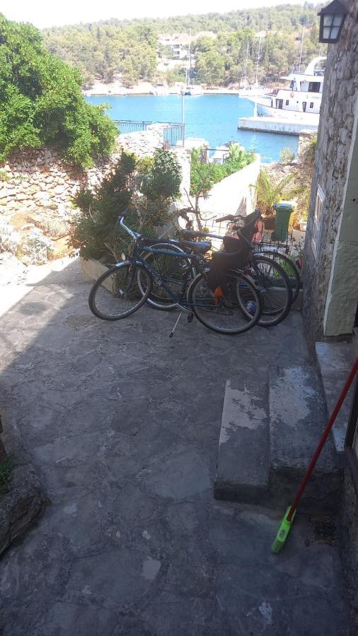 Two-Bedroom Apartment With Sea View,Big Terrase And Garden Stari Grad  Luaran gambar