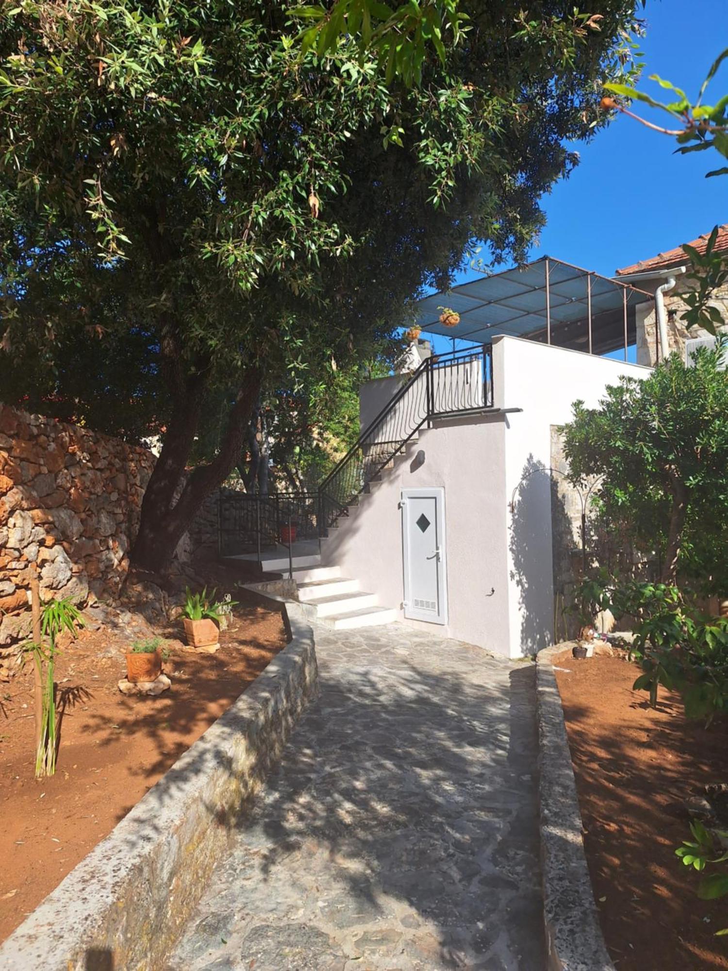 Two-Bedroom Apartment With Sea View,Big Terrase And Garden Stari Grad  Luaran gambar