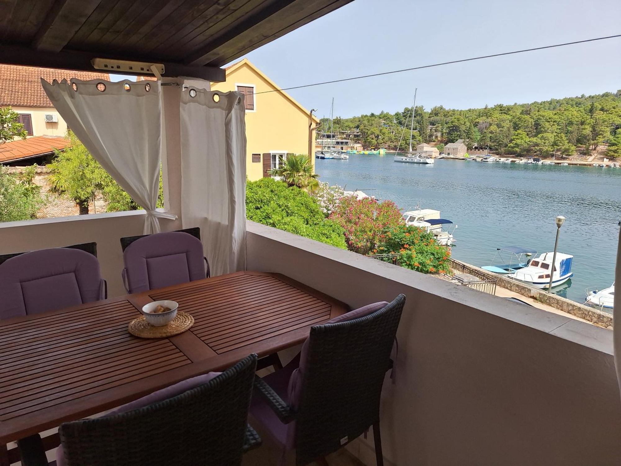 Two-Bedroom Apartment With Sea View,Big Terrase And Garden Stari Grad  Luaran gambar